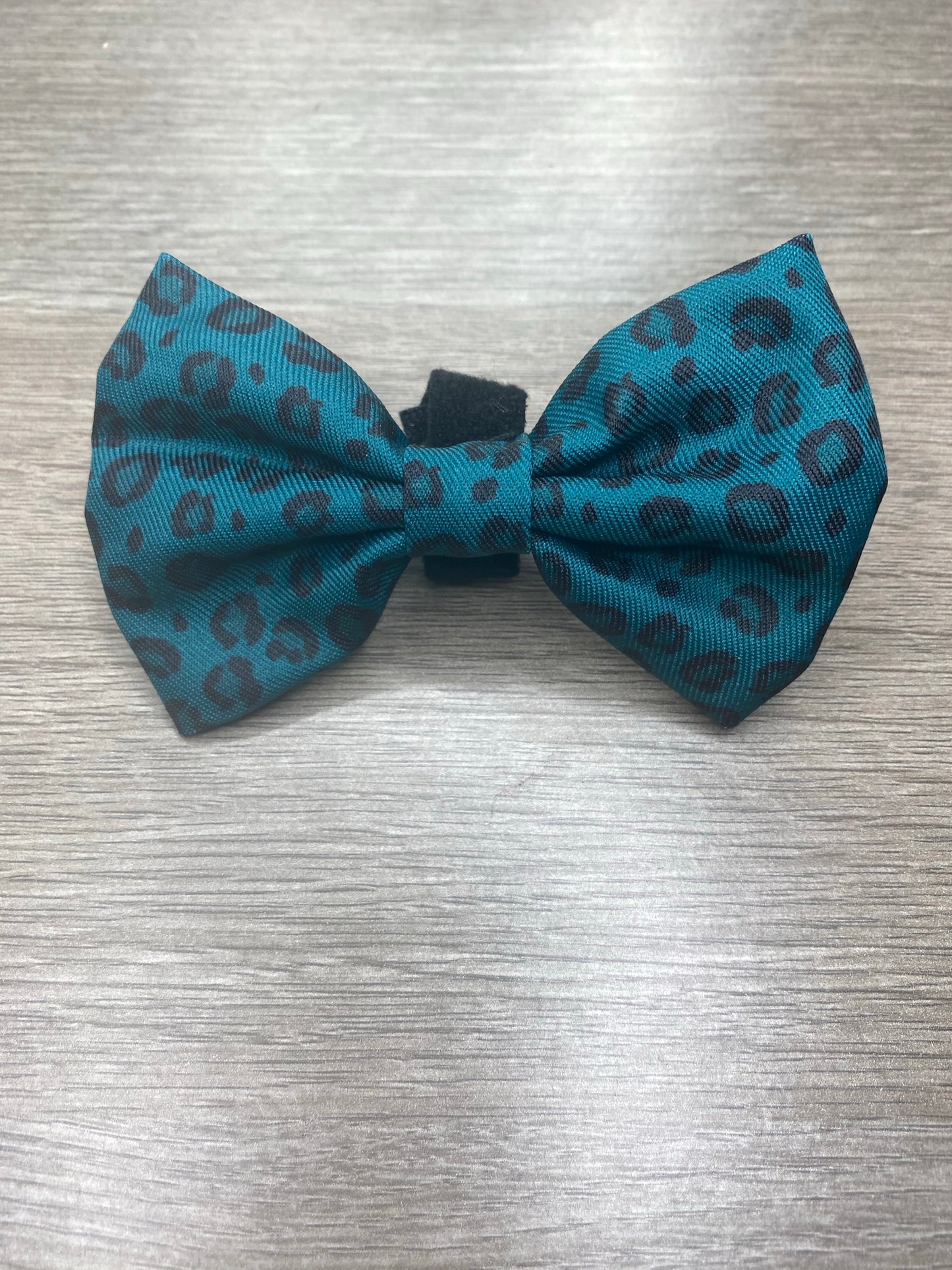 All the Teals Bow Tie - Leopard print